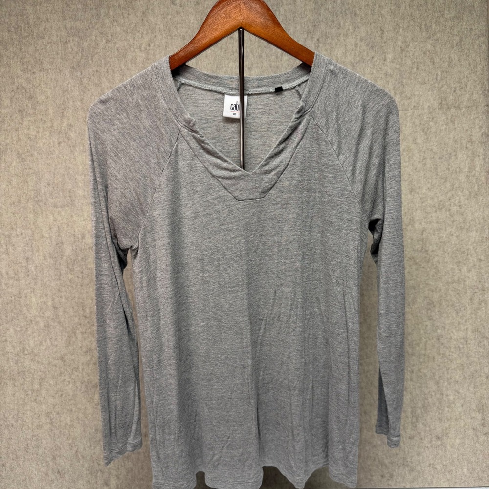 Cabi Long Sleeve Top XS Grey Notched V-Neck Raglan Jersey 5325 Pullover Shirt